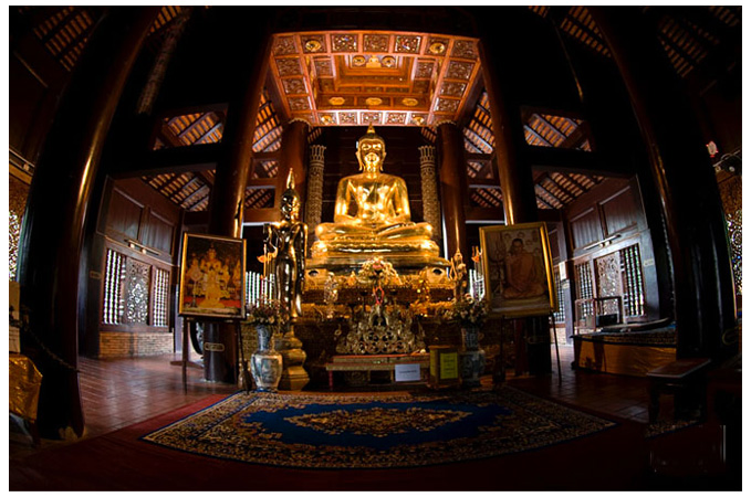 พระประธานในวิหาร